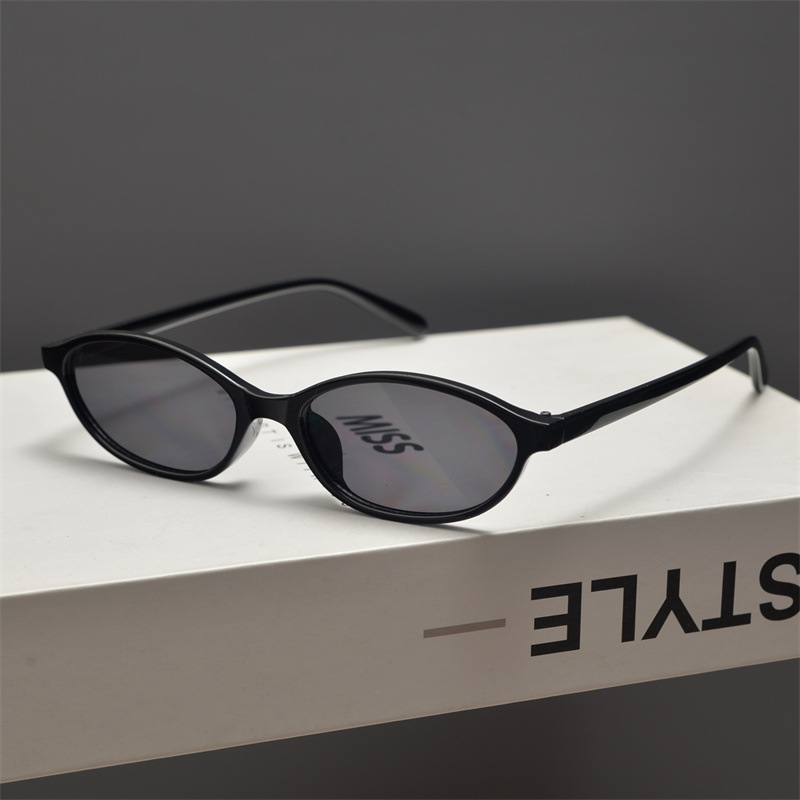 Neue Retro Ovale Cat-Eye-Sonne – Women'S Fashion In The 90S Bewertung und Preis