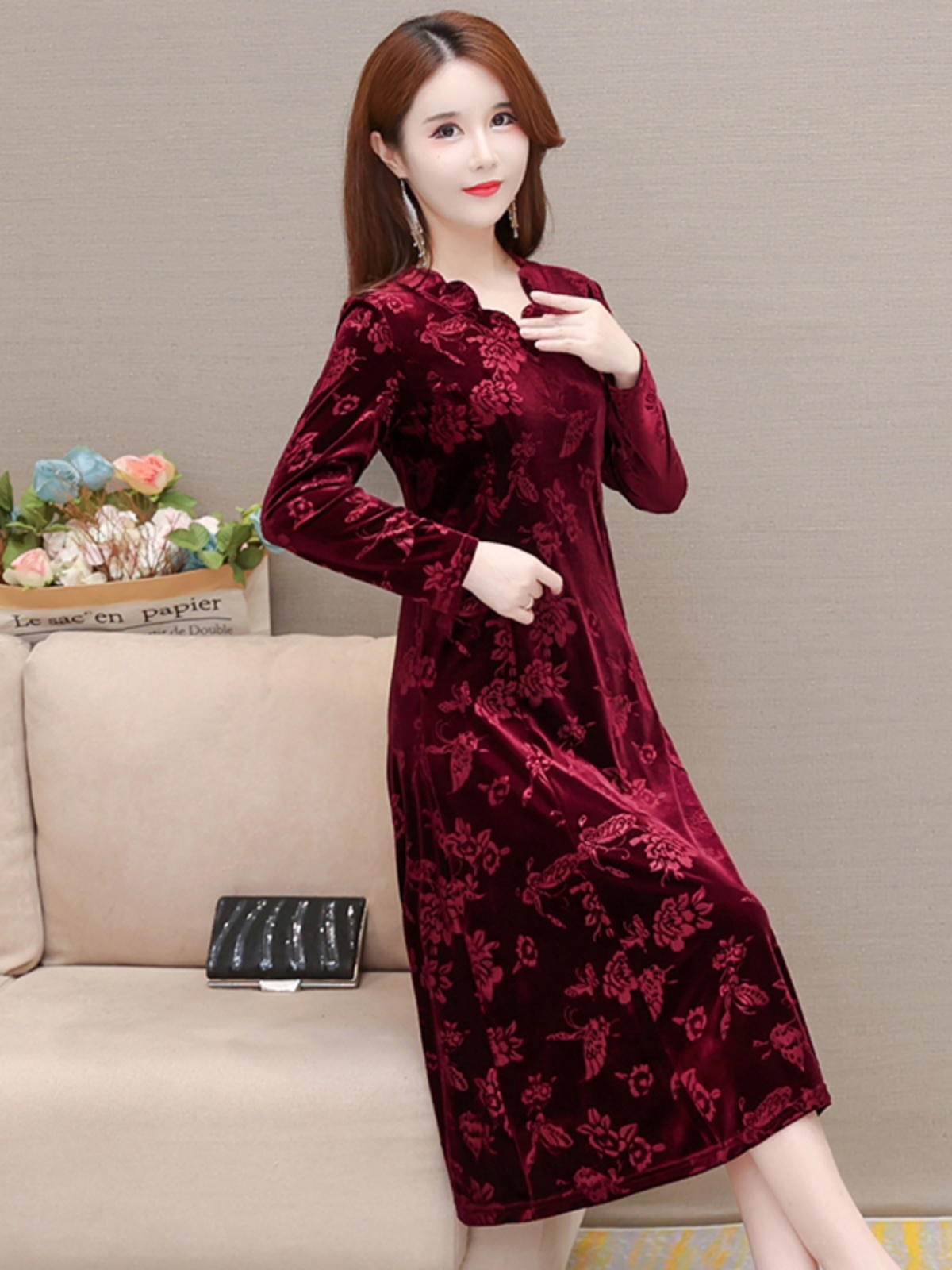 Elegantes Samtkleid mit V-Auss – Women Fashion Over 60 Bewertung und Preis